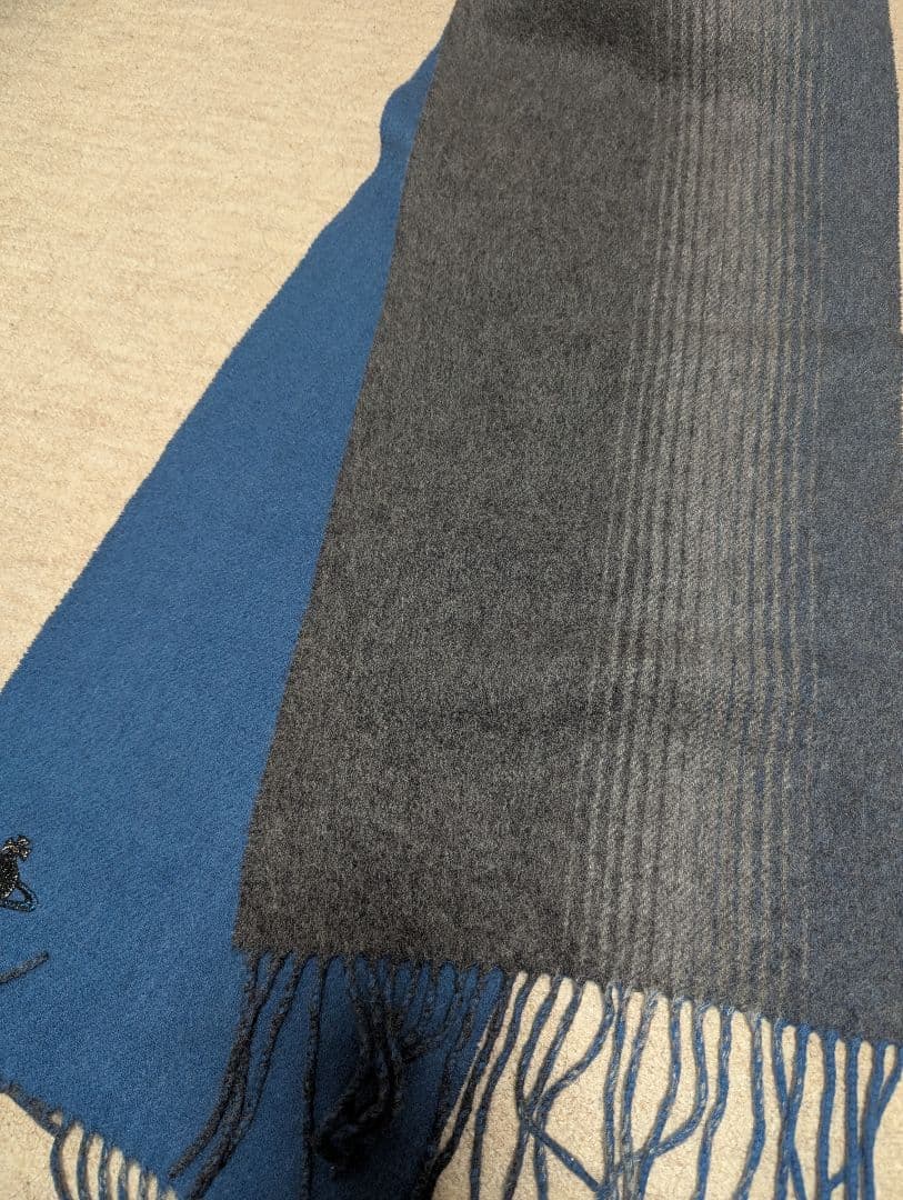 美品 Vivienne Westwood カシミヤマフラー