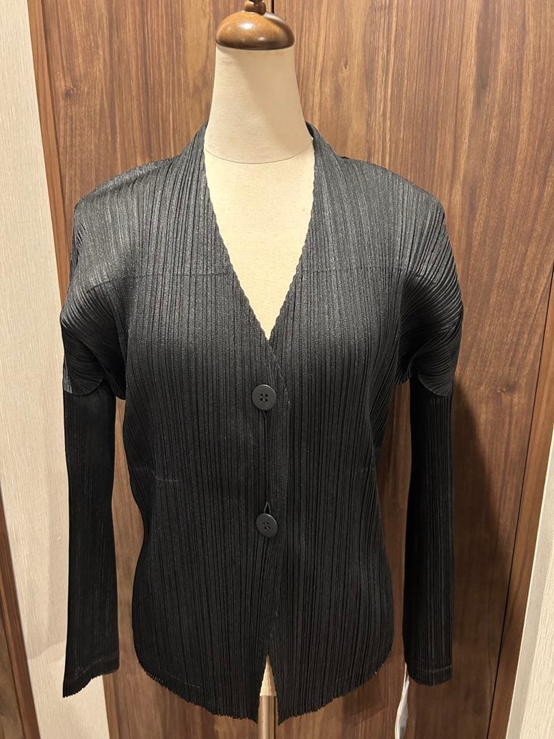 【新品タグ付き】プリーツプリーズ　forward1 ノーカラージャケット黒