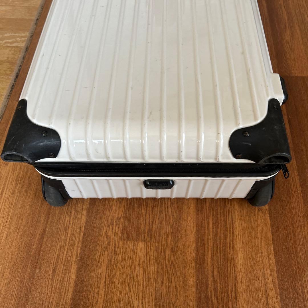 リモア　ホワイトキャリーケース TSAロック付き 機内持ち込み　2輪