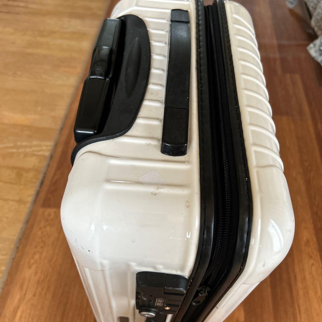 リモア　ホワイトキャリーケース TSAロック付き 機内持ち込み　2輪