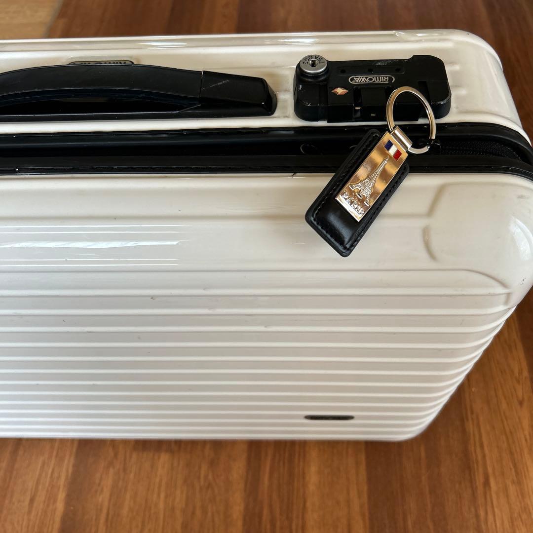 リモア　ホワイトキャリーケース TSAロック付き 機内持ち込み　2輪