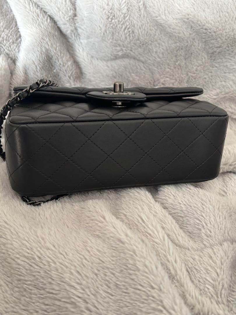 CHANEL ブラック レザー ショルダーバッグ ノベルティ