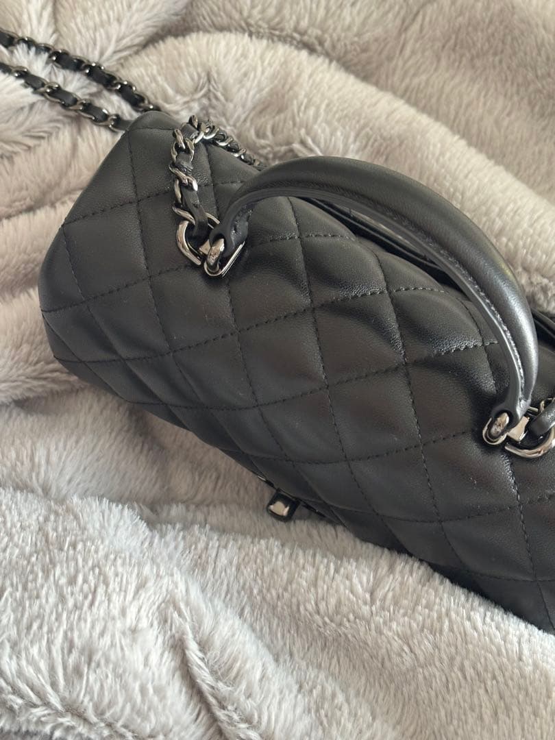 CHANEL ブラック レザー ショルダーバッグ ノベルティ