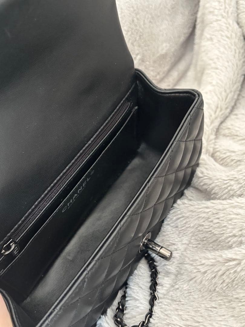 CHANEL ブラック レザー ショルダーバッグ ノベルティ