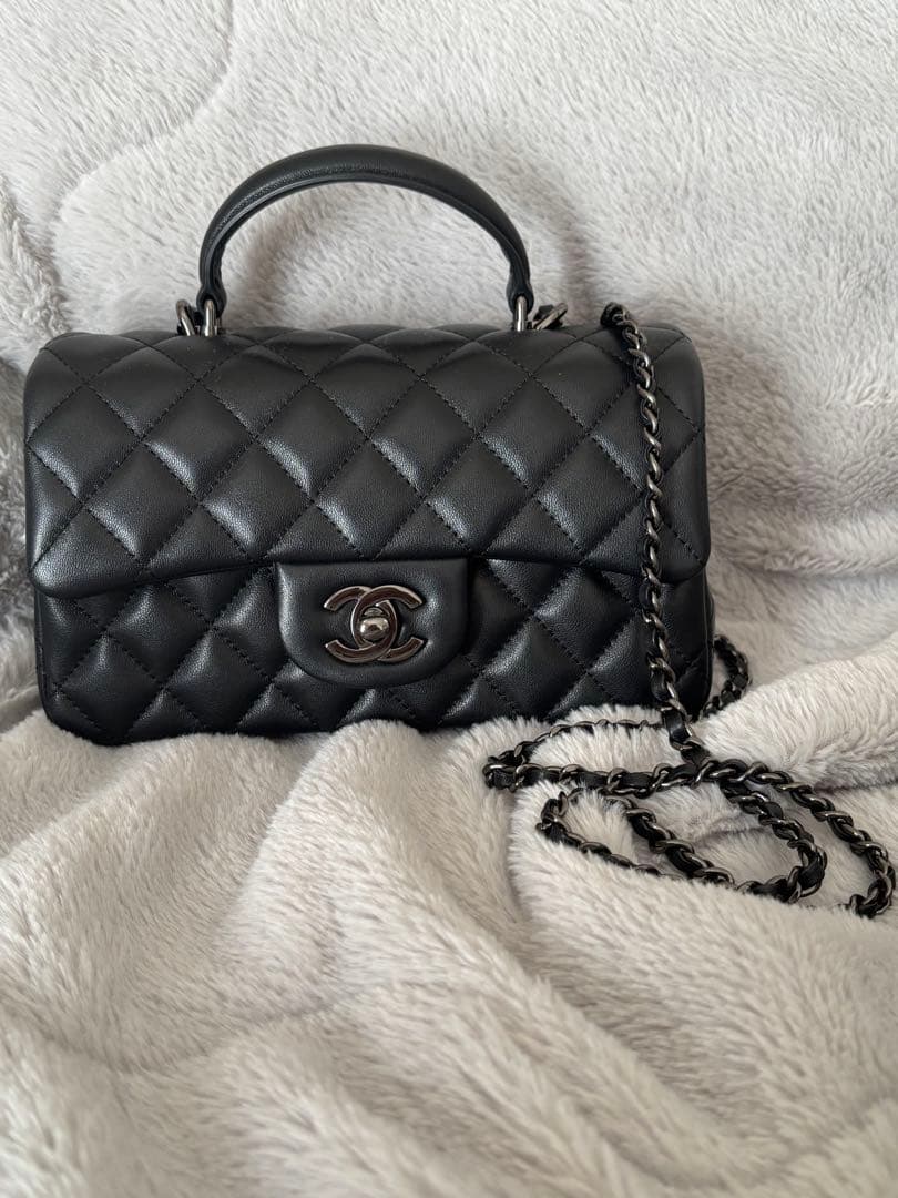 CHANEL ブラック レザー ショルダーバッグ ノベルティ