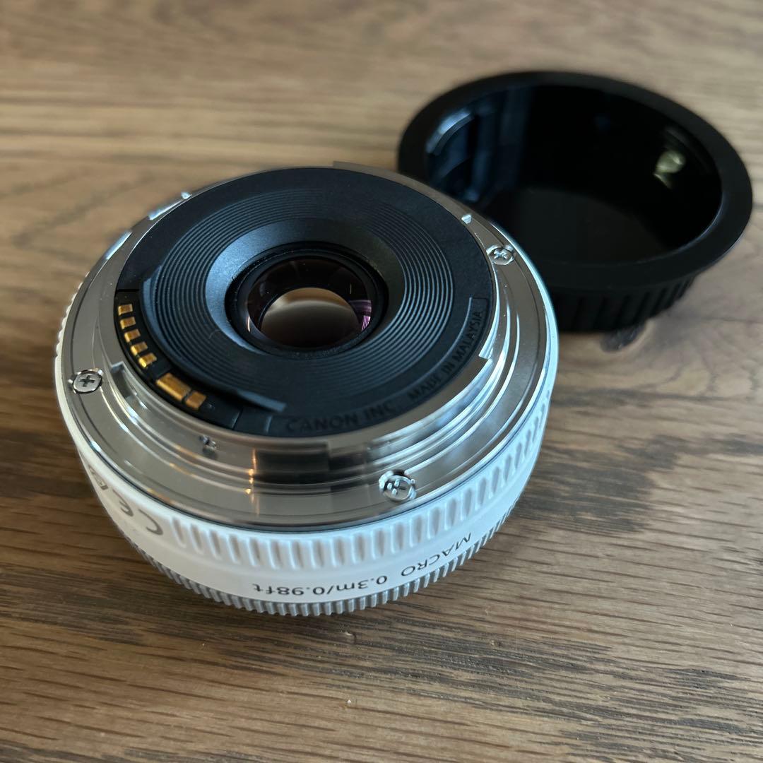 Canon EF 40mm f/2.8 STM レンズ　ホワイト