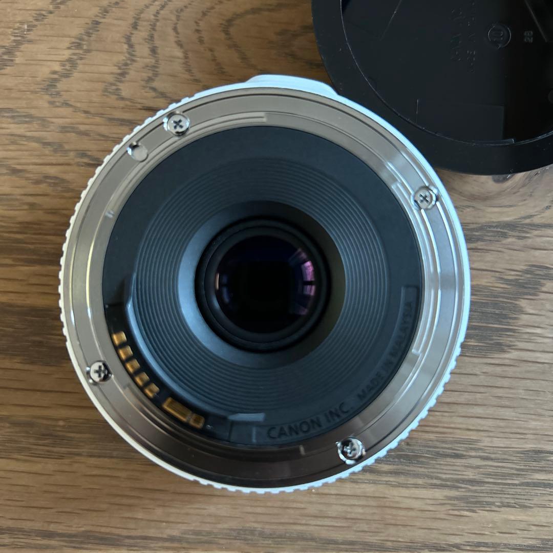 Canon EF 40mm f/2.8 STM レンズ　ホワイト