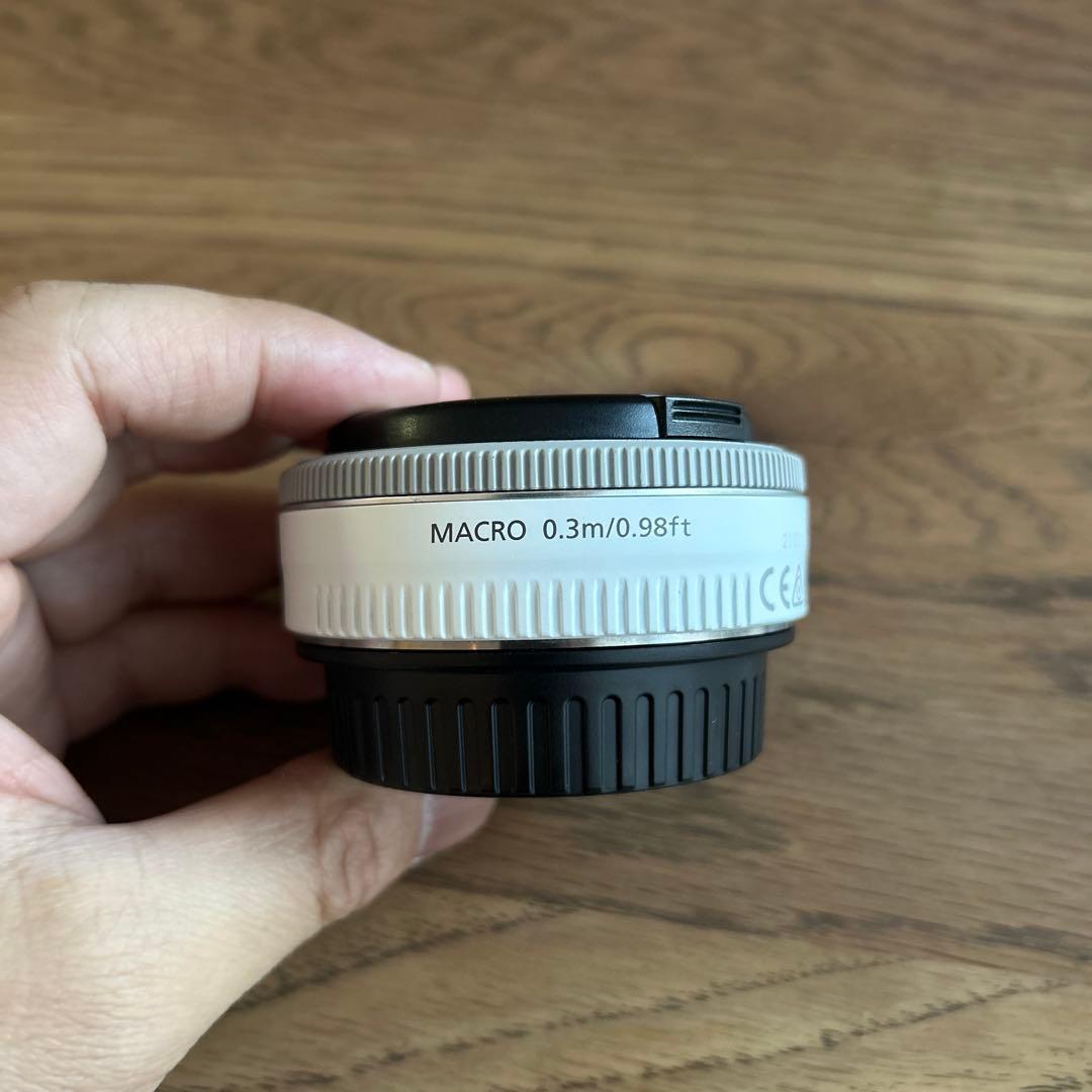 Canon EF 40mm f/2.8 STM レンズ　ホワイト