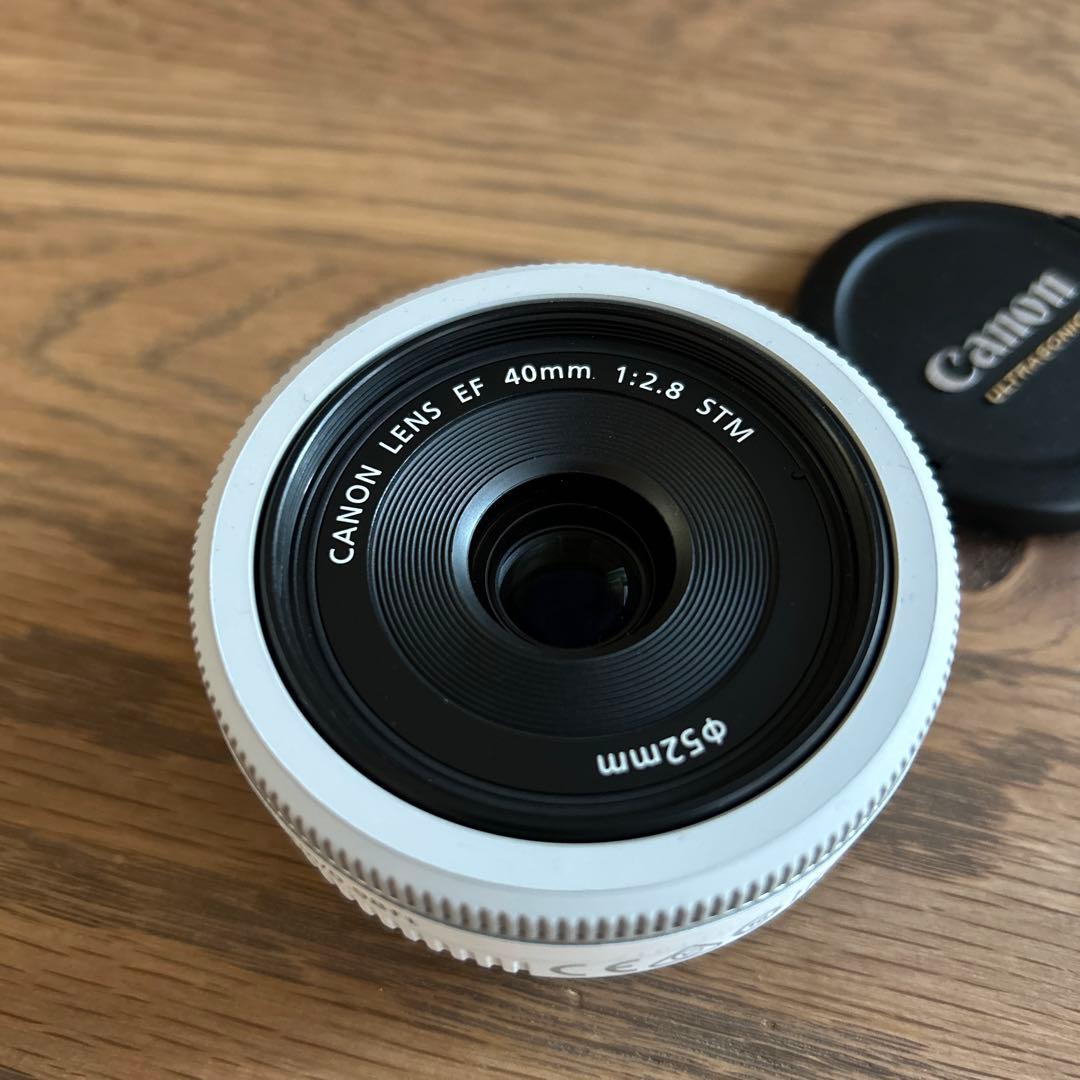 Canon EF 40mm f/2.8 STM レンズ　ホワイト