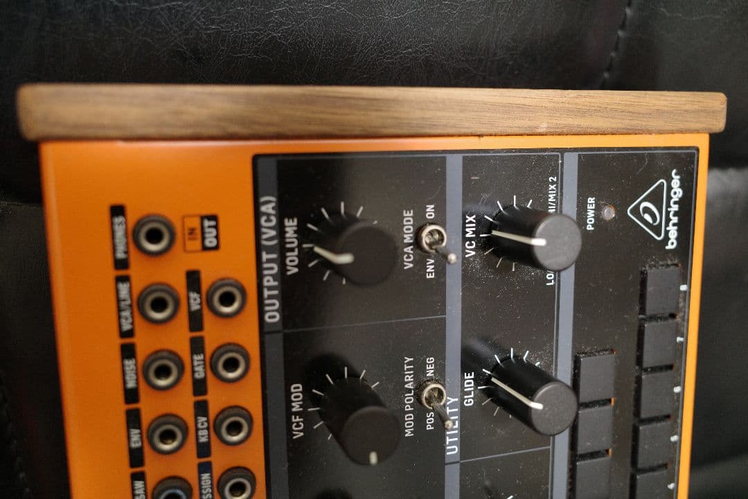 Behringer Crave モジュラーシンセ