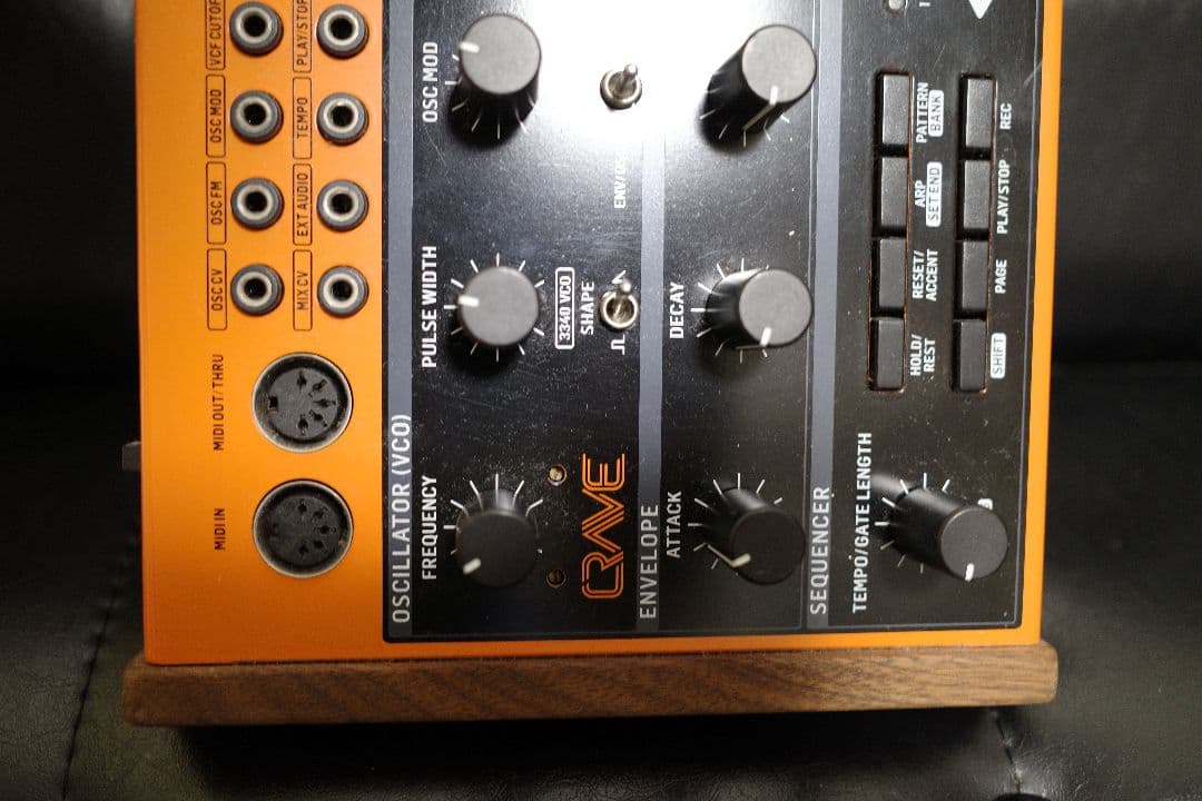 Behringer Crave モジュラーシンセ