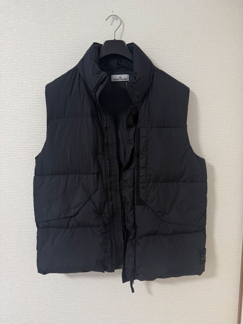 ストーンアイランド ブラック ダウンベスト