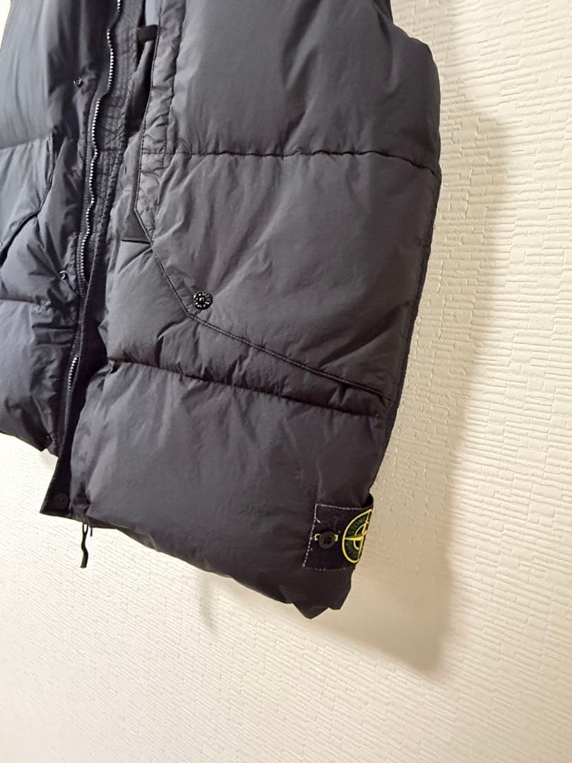 ストーンアイランド ブラック ダウンベスト