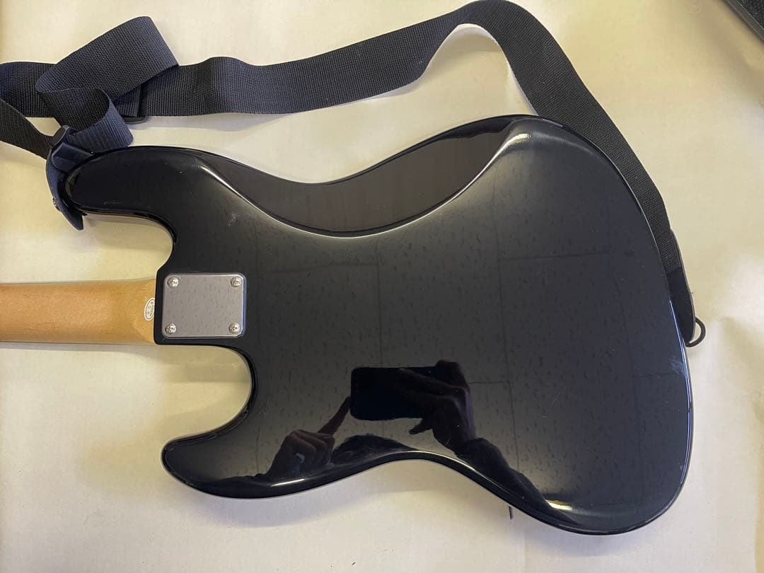 エレキベース ブラック