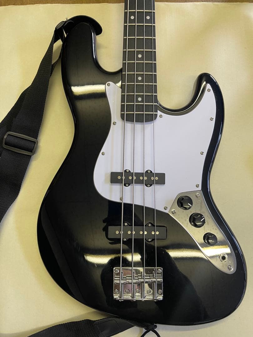 エレキベース ブラック