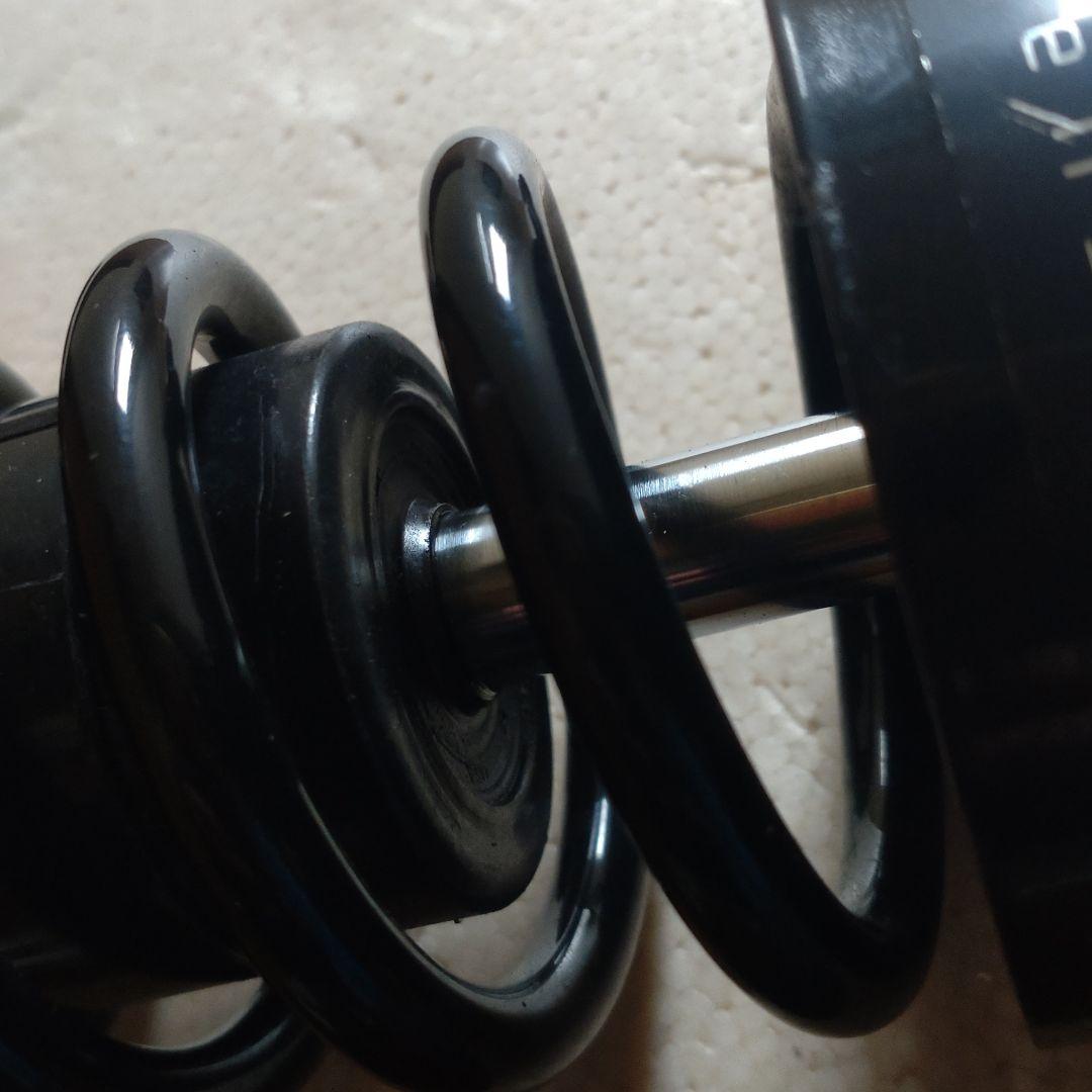 マ*ル様 PROGRESSIVE サスペンション 黒