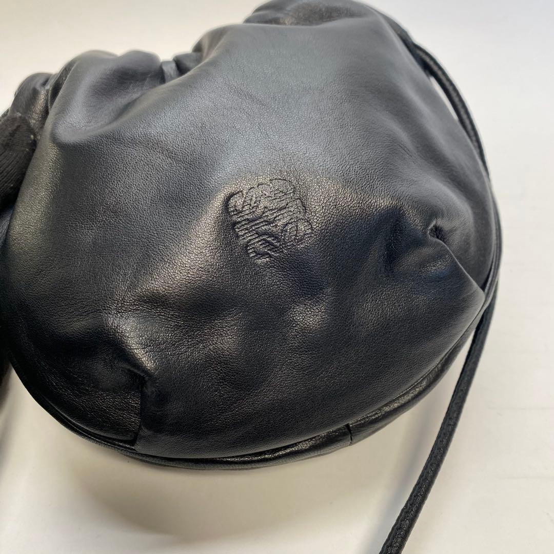 【美品】ロエベ 巾着ショルダーバッグ ブラック ナッパレザー アナグラム