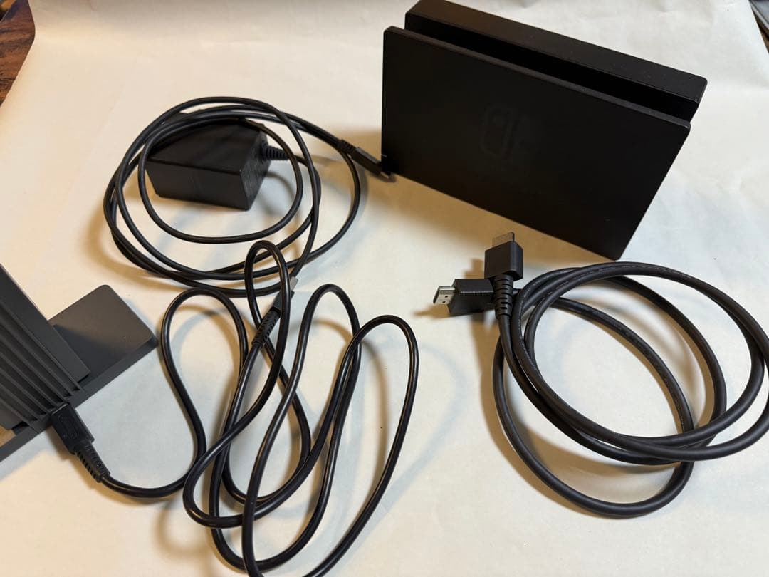 ニンテンドースイッチ　本体　ソフト2本　付属品(プロコン×2)