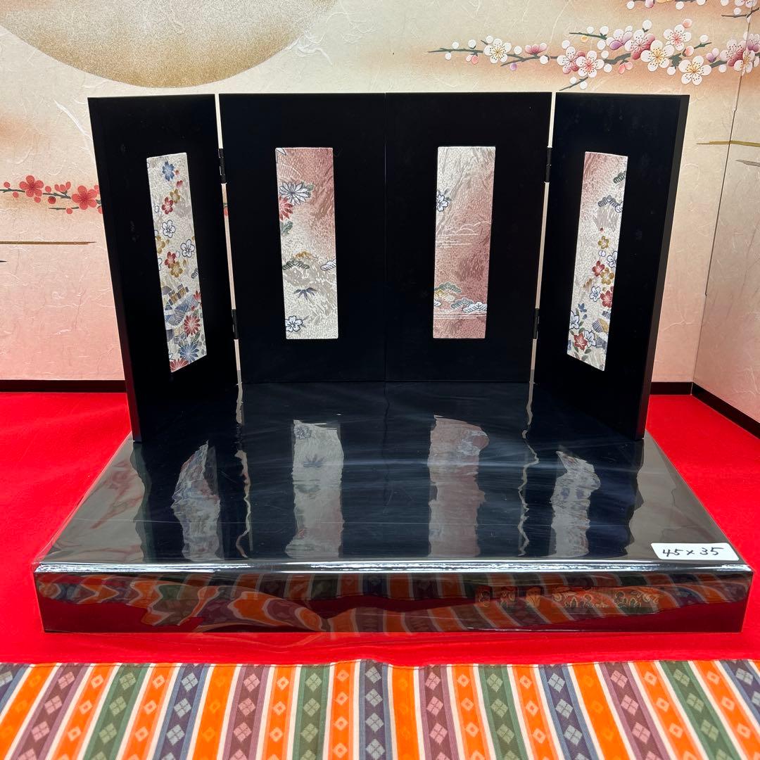 【348】ひな祭り 黒い木製飾り台 と屏風p