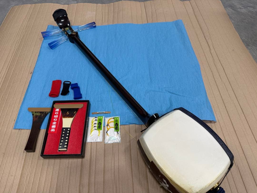 【長唄三味線】細棹／皮破れあり・現状品／バチ・指掛け・替え糸付き／練習用