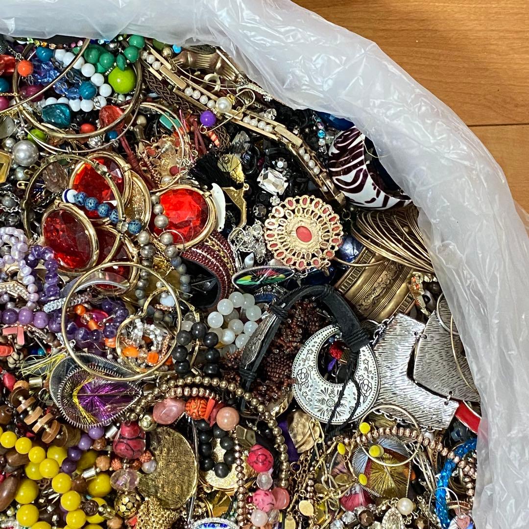 大量まとめ売り　ジャンク　未選別　アクセサリー色々⑤　約11.7㎏　ネックレス他