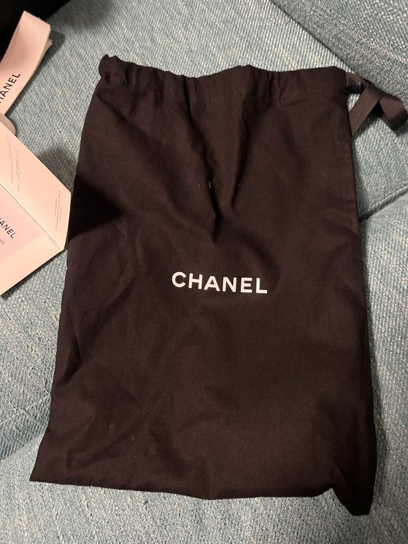新品。国内購入。新作入手困難なCHANEL シャネルブラック フラット