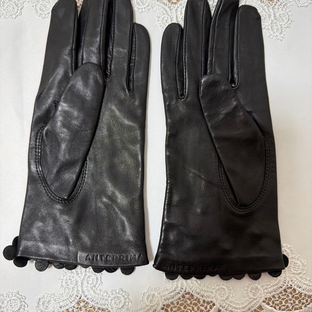 新品　ANTEPRIMA 黒 レザー 手袋 装飾付き