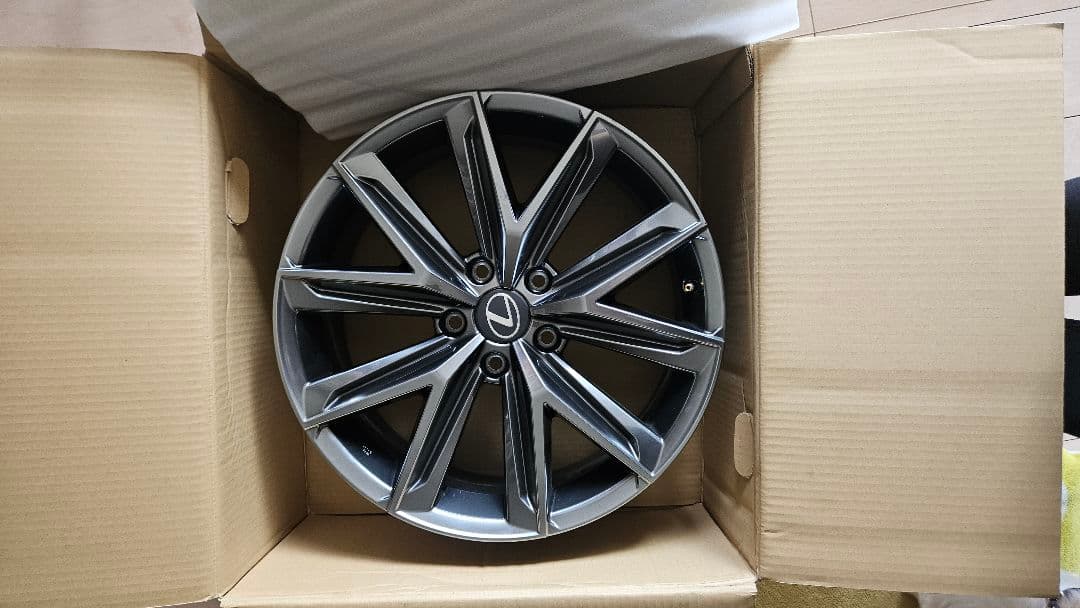 専用その2レクサスLBX18インチ ホイール