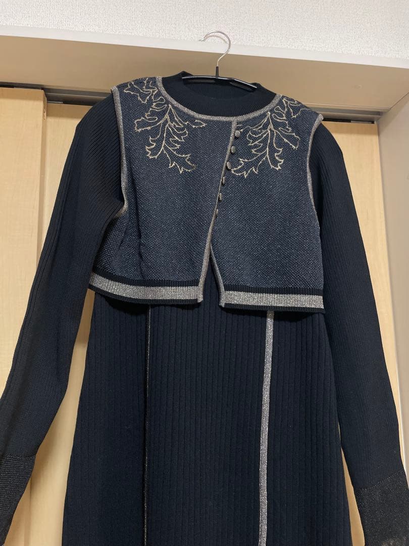 新品　PUBLIC TOKYO エンブロイダリーニットワンピース　タグ付き