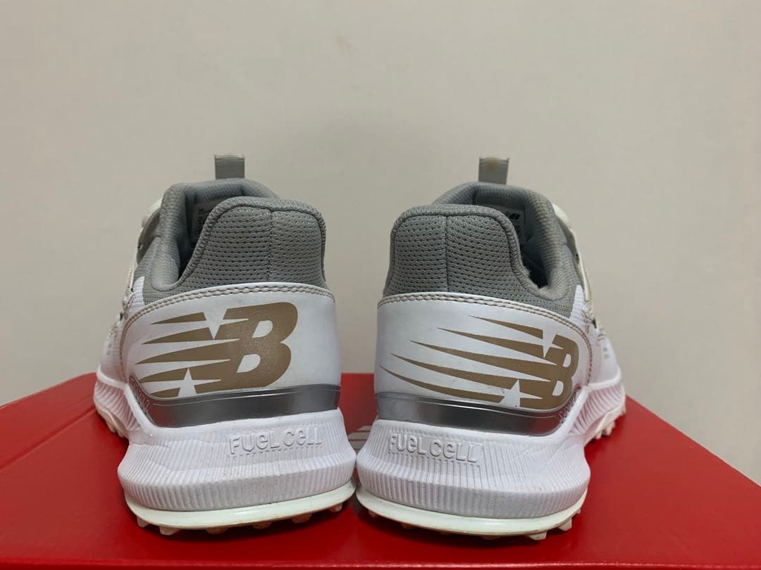 ニューバランス　スパイクレス　ゴルフシューズ