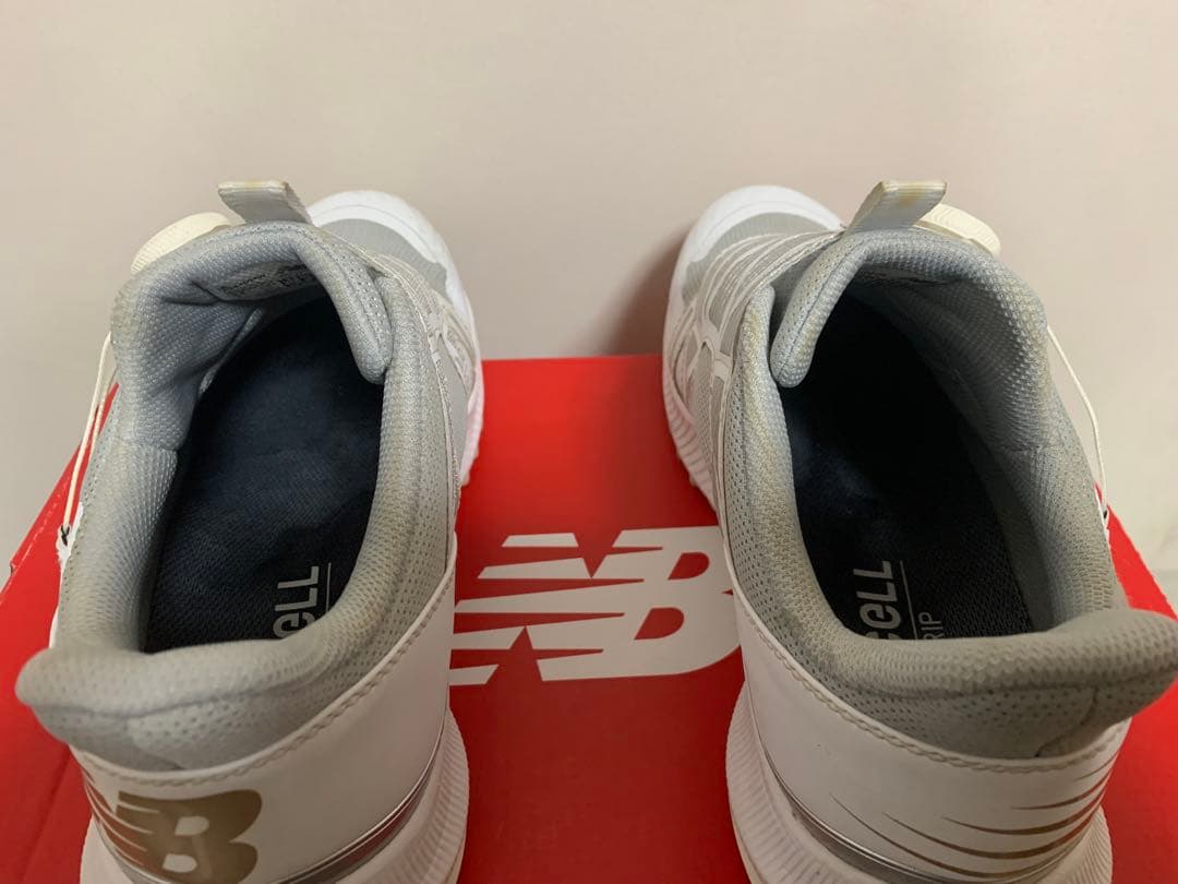 ニューバランス　スパイクレス　ゴルフシューズ