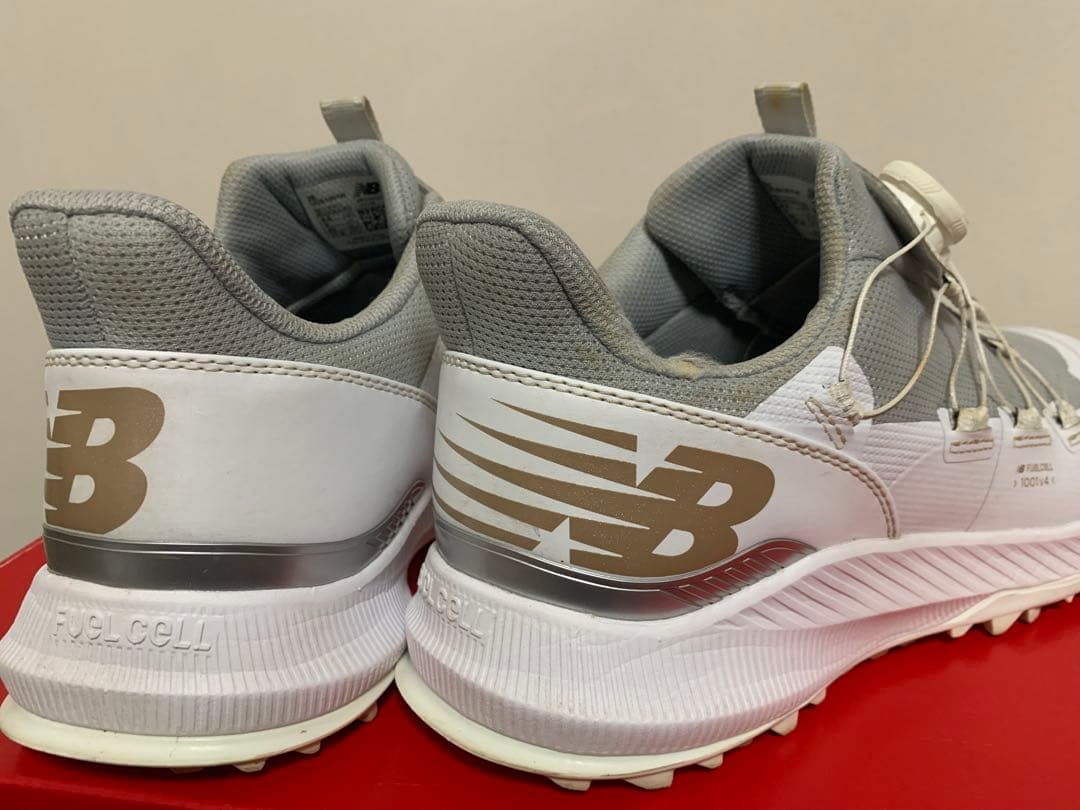 ニューバランス　スパイクレス　ゴルフシューズ