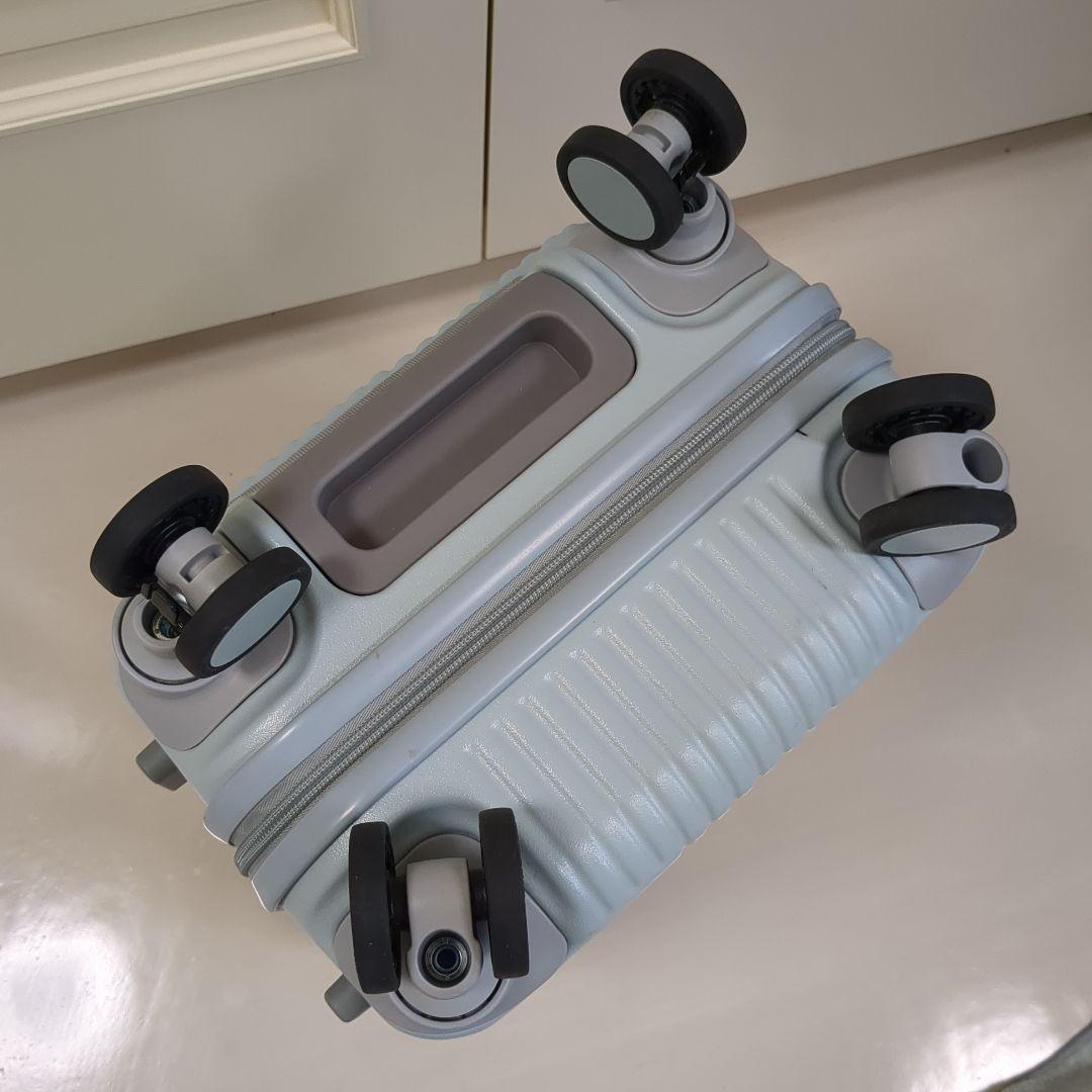 【美品】イノベーター　キャリーケース21L　機内OK　軽量　静音　TASロック