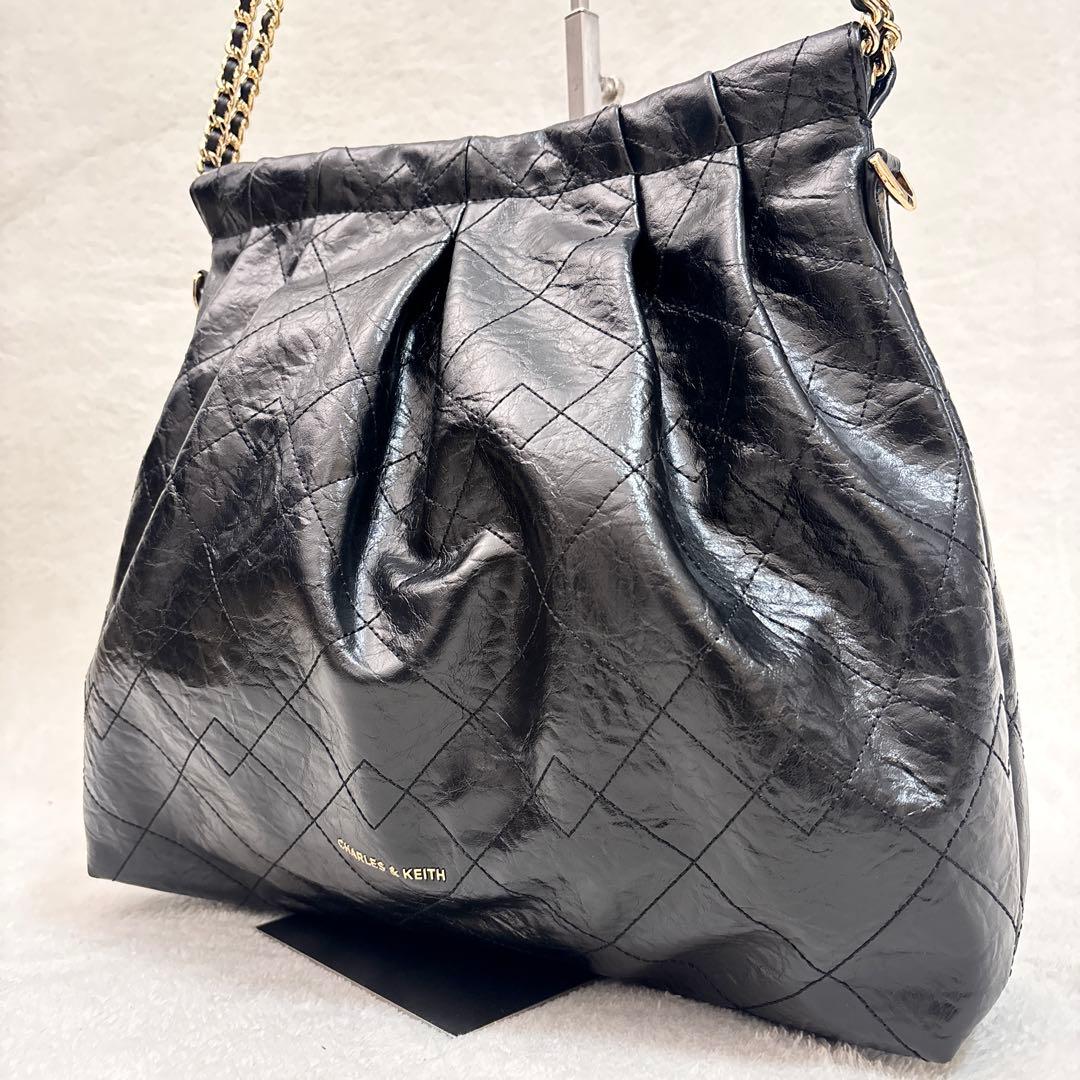 チャールズアンドキース ドゥオ ブレードチェーン ハンドル ホーボーバッグ 黒
