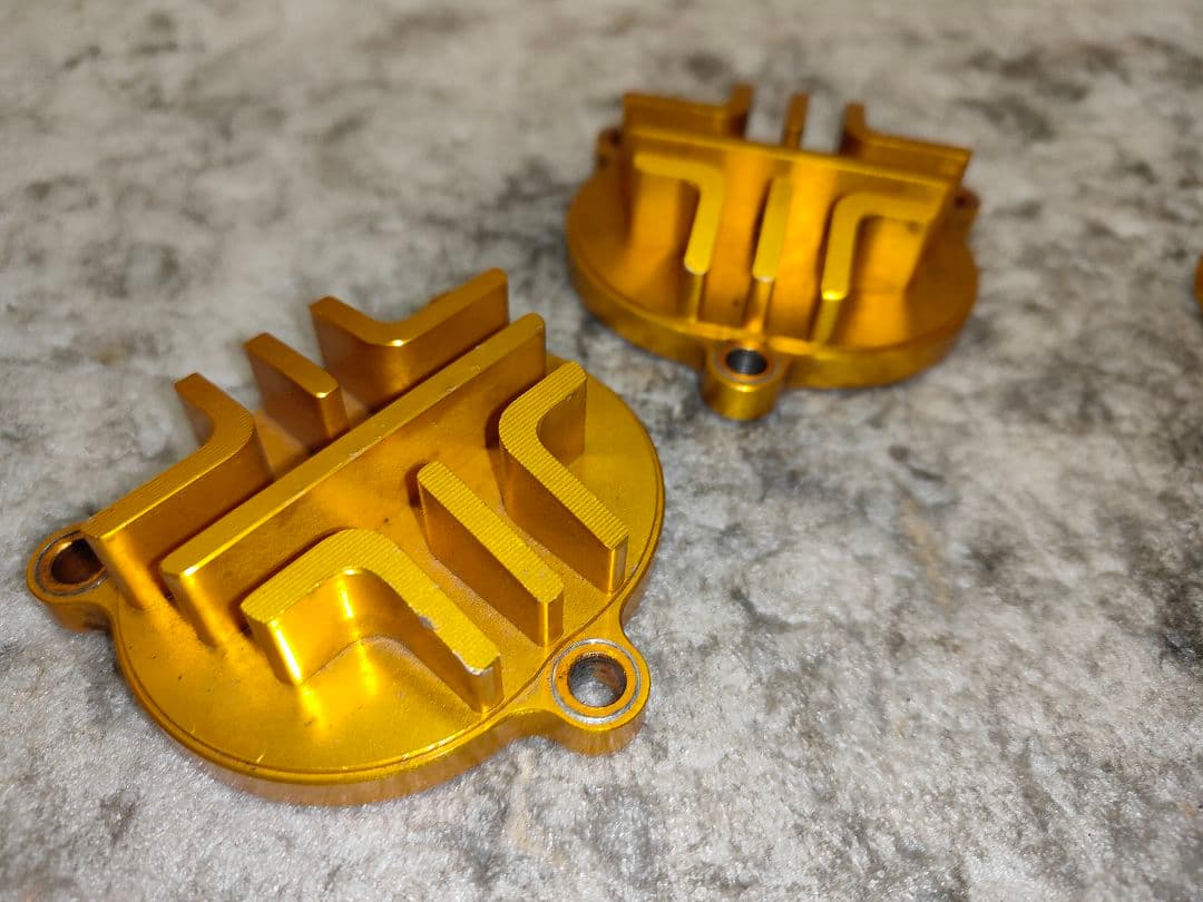 国内台湾全年式シグナスX対応 TRHC製タペットとカムカバーセット