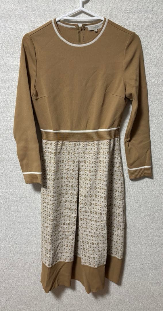美品 アセテートナイロンジャカード ニットワンピース キャメル
