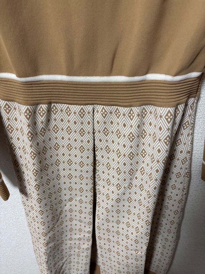 美品 アセテートナイロンジャカード ニットワンピース キャメル