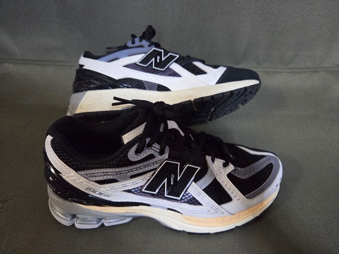 ニューバランス U1906