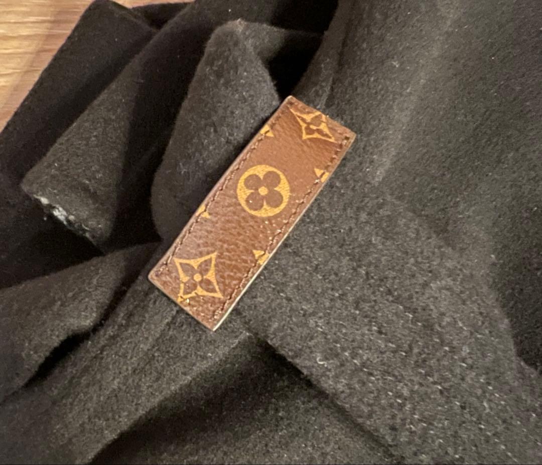 【LOUIS VUITTON】 フーデッドラップコート