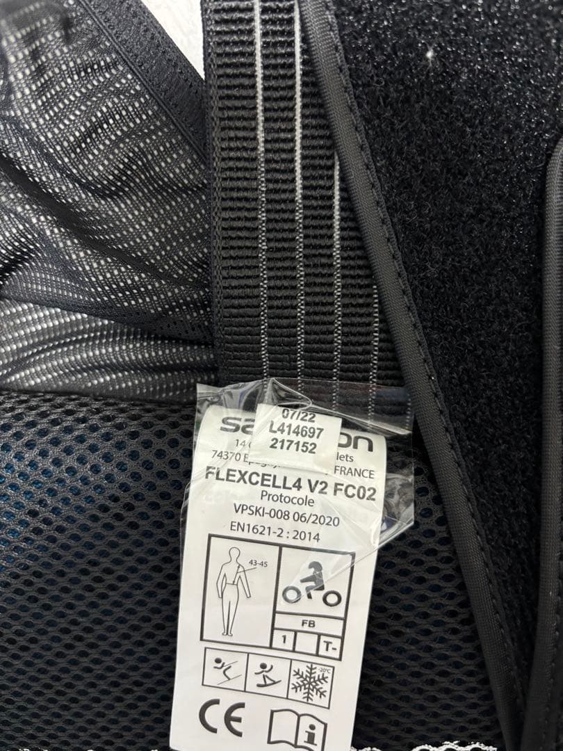 未使用品　サロモン　バックプロテクター　ブラック/ブルー　メンズＳ