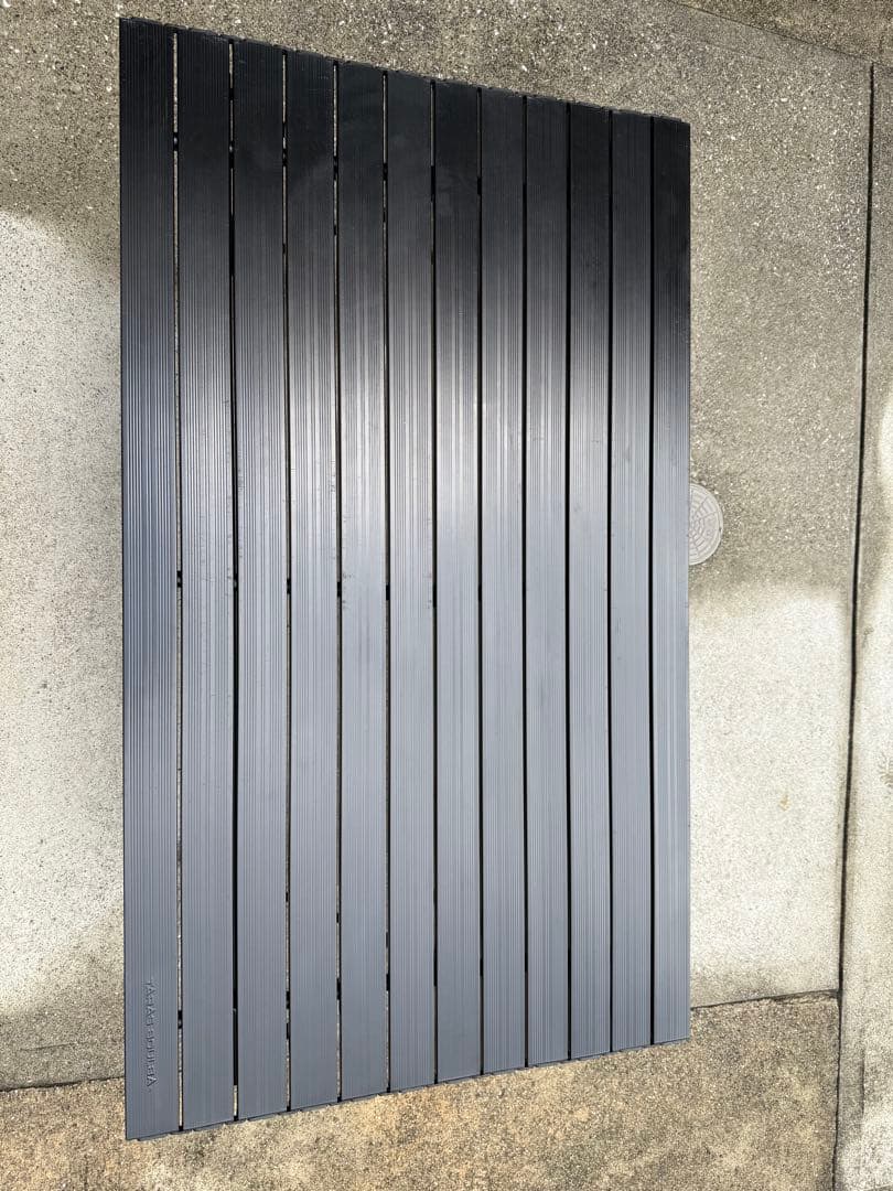 タラスブルバ　アルミロールテーブルL　ブラック