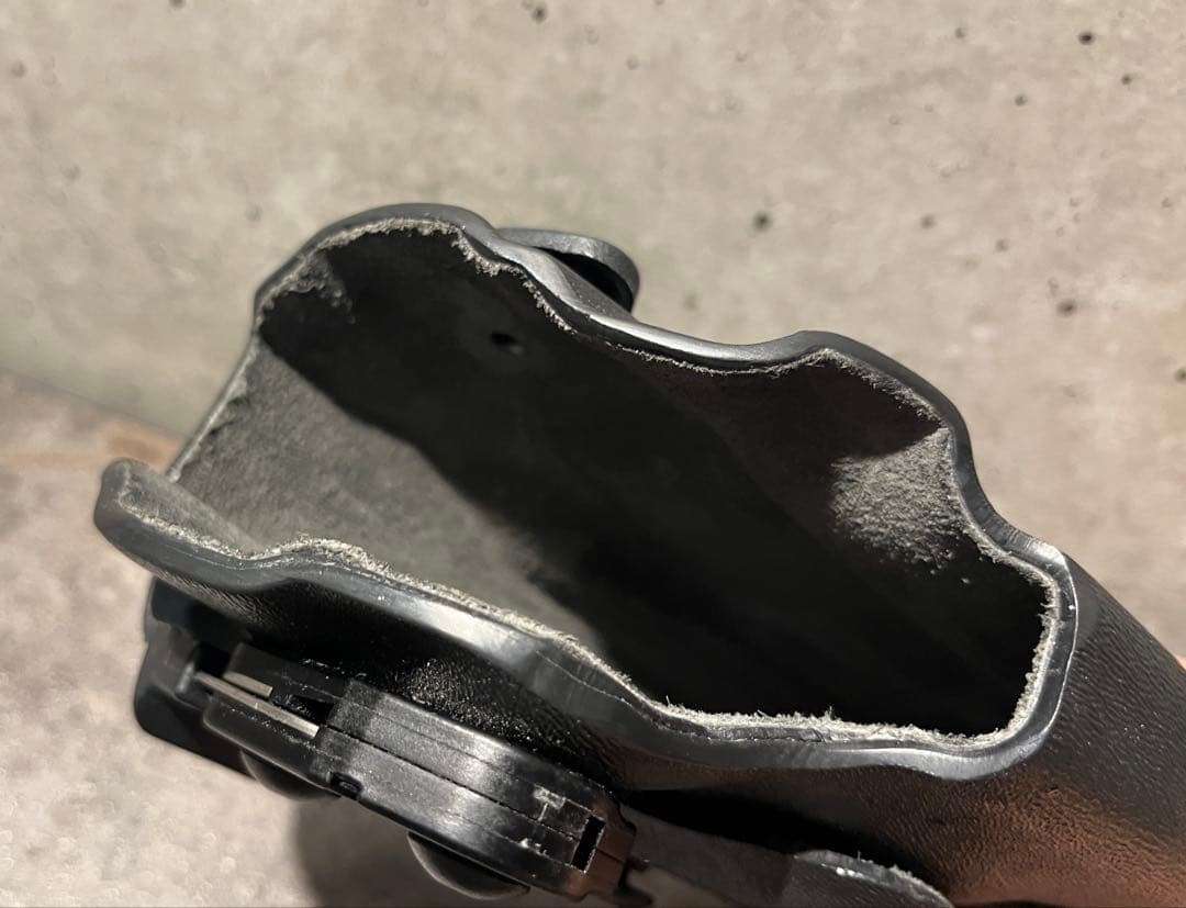 サファリランドS&W M&P9 ホルスター 右利き用　SAFARILAND