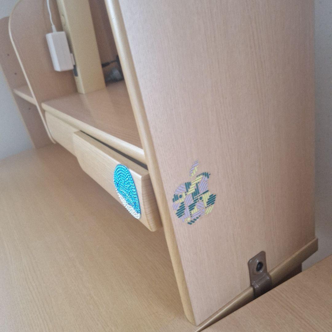 ナチュラルデザインの学習机 　　　　椅子なし