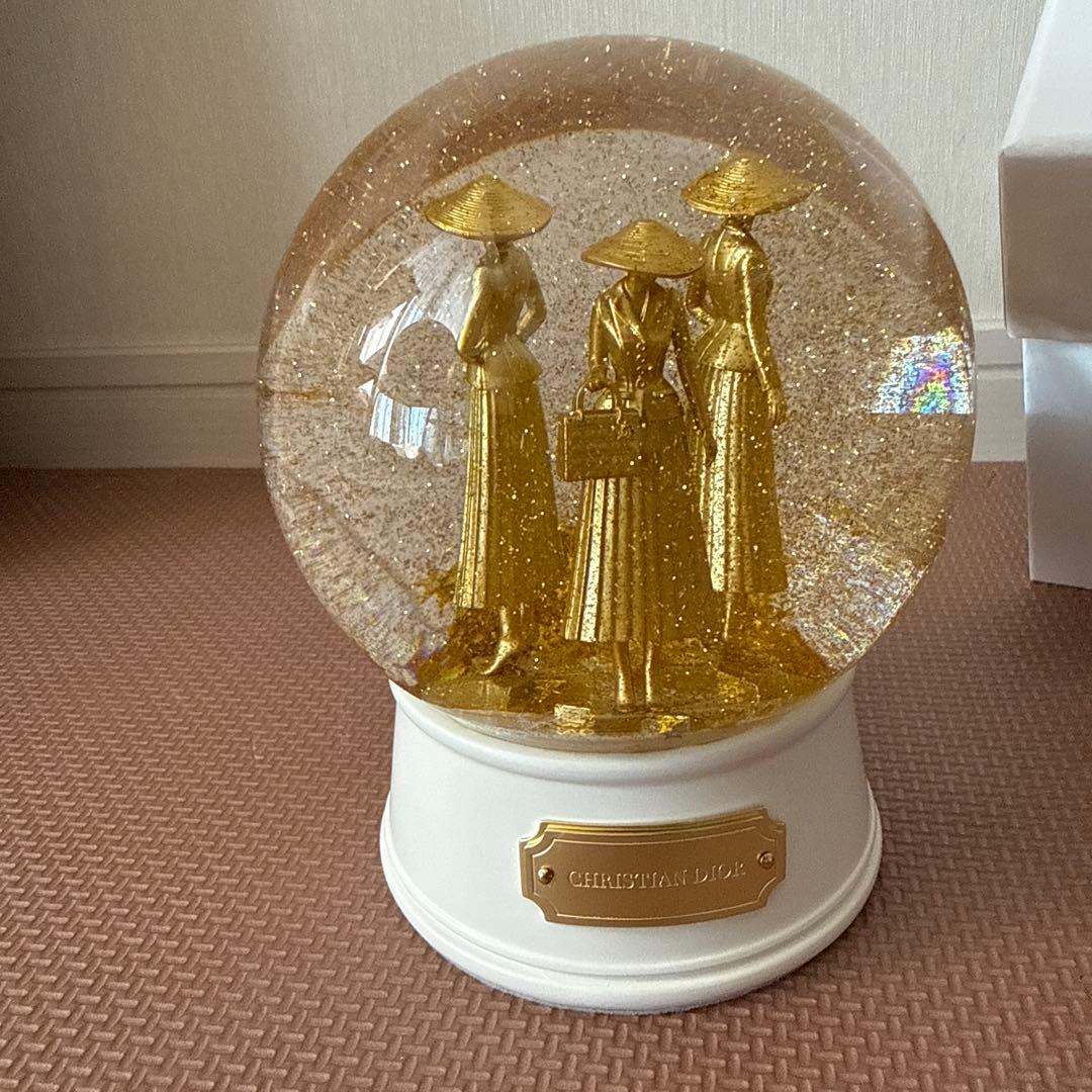 クリスチャンディオール2025ホリデーギフト　スノードーム
