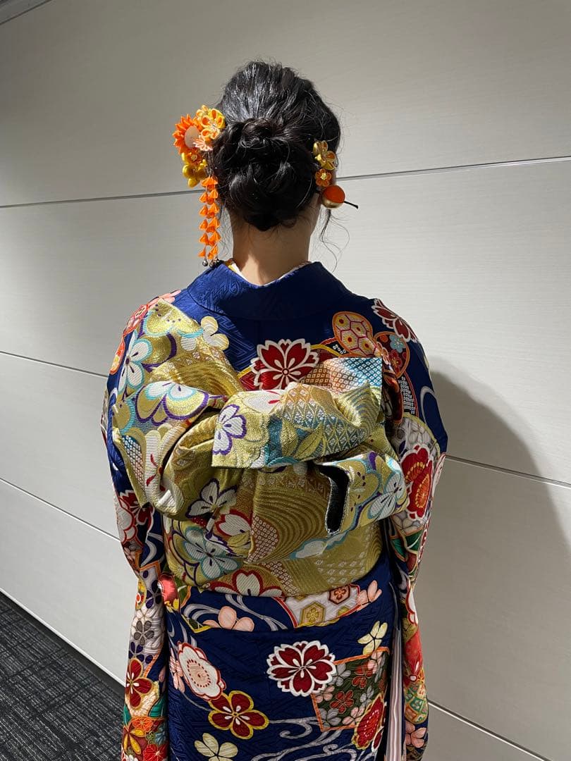 華やかな振袖 着物 青色 花柄