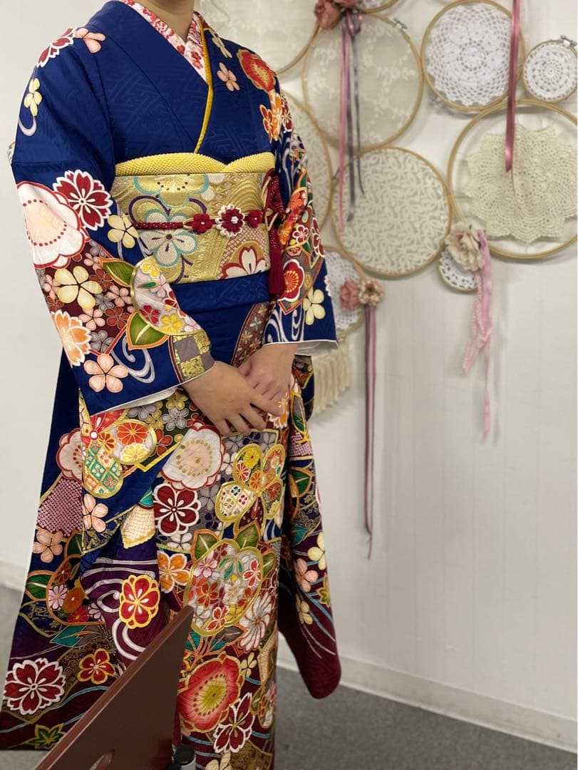 華やかな振袖 着物 青色 花柄