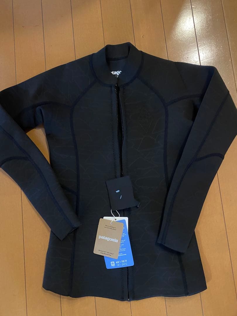 新品　パタゴニアR1 ロングスリーブサイズ6