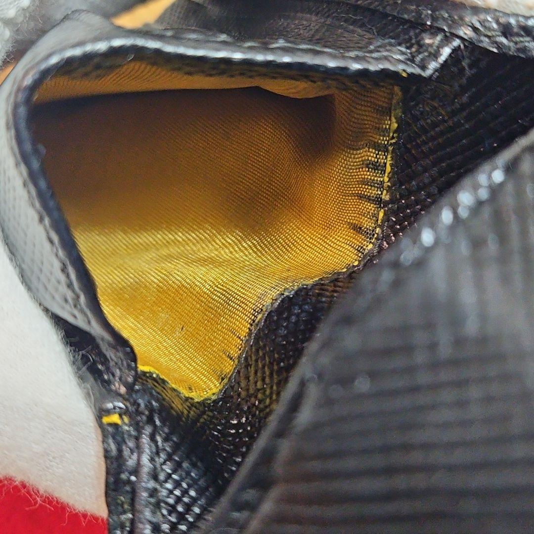 PRADA プラダ 折り財布 三角プレート ロゴ金具 サフィアーノレザー 黒