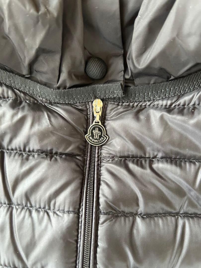 s*y様 モンクレールMONCLER フリルダウンベスト 携帯ポーチ付き