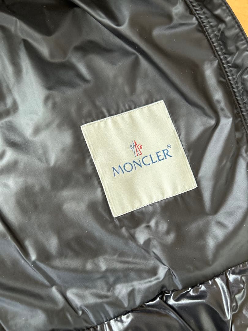 s*y様 モンクレールMONCLER フリルダウンベスト 携帯ポーチ付き
